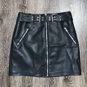 FOREVER21 Faux Leather black mini skirt, size M